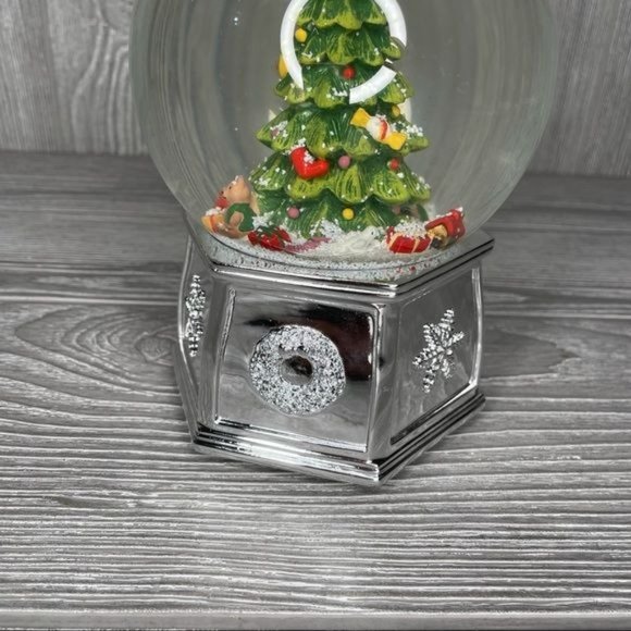 Spode Christmas tree and Santa snow globe music box I wish you a merry Christmas - Picture 6 of 9